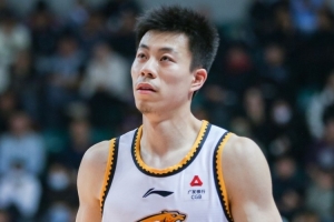 媒体人：张镇麟、韩德君将因伤缺席今晚对阵北控的比赛